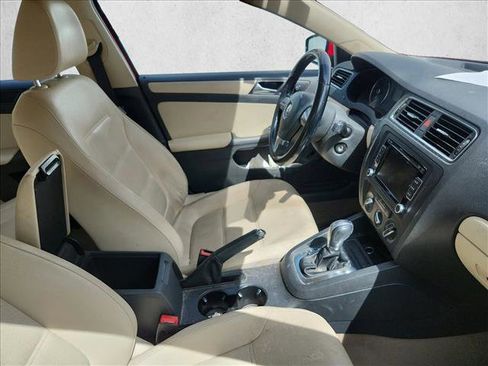 Used 2012 Volkswagen Jetta SE FWD image 12
