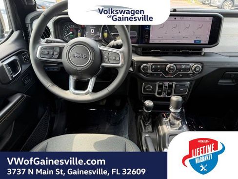 Used 2025 Jeep Wrangler Unlimited Sahara AWD/4WD image 14