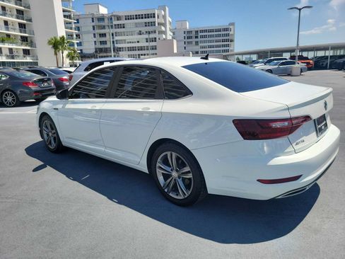 Used 2021 Volkswagen Jetta R-Line w/ R-Line Cold Weather Package FWD image 4