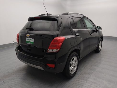 Used 2019 Chevrolet Trax LT w/ Sun & Sound Package image 9