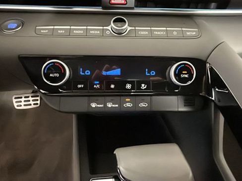 Certified 2025 Hyundai Elantra SEL FWD image 23