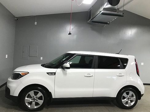 Used 2017 Kia Soul FWD image 6
