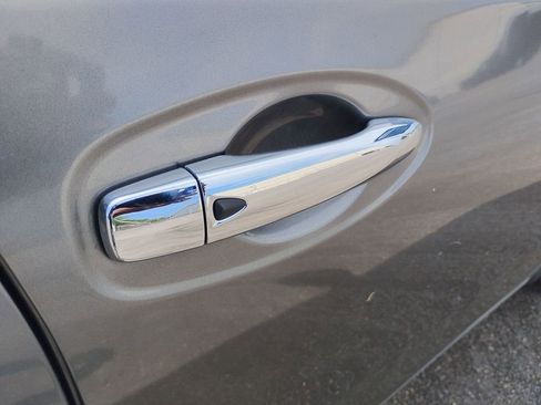 Used 2017 Nissan Rogue SL FWD image 33