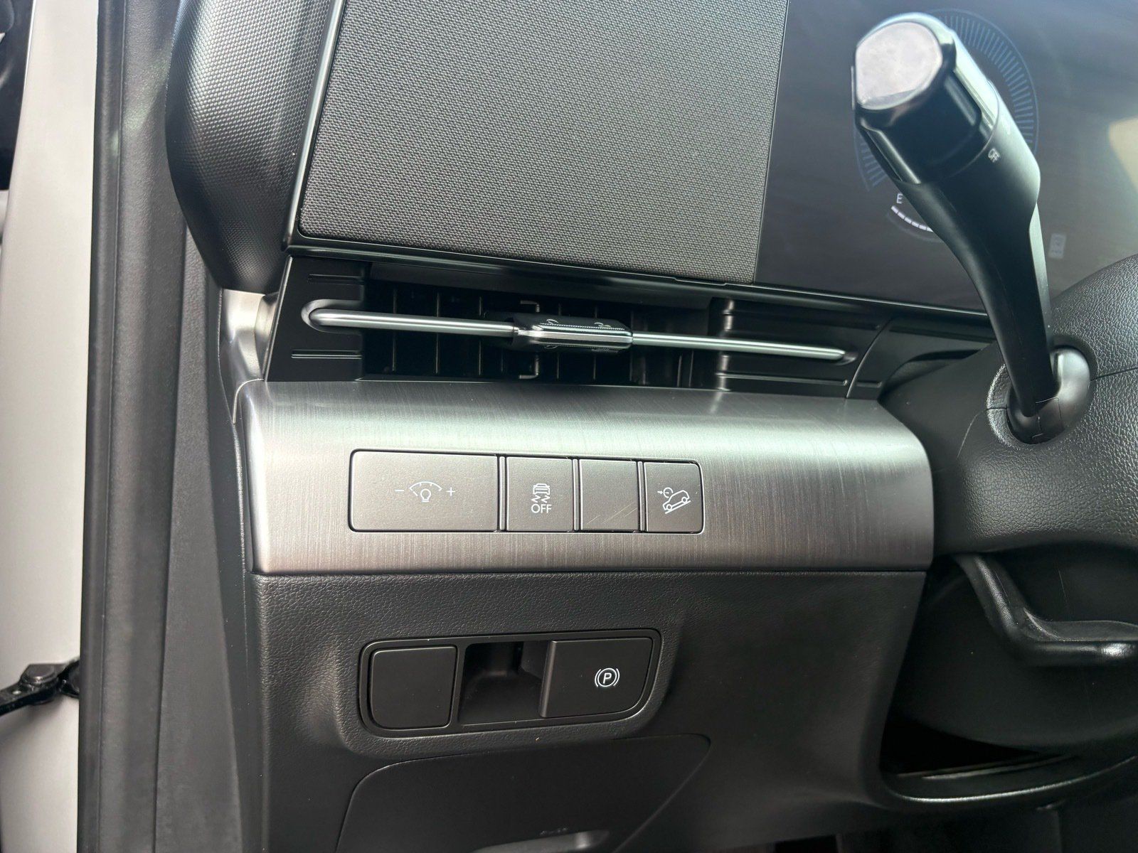 Used 2025 Hyundai Kona SEL AWD/4WD image 20