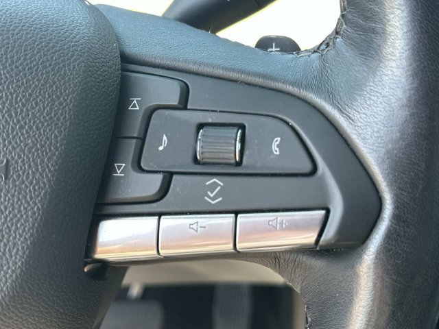 Used 2024 Cadillac XT4 Luxury w/ Cold Weather Package FWD image 22