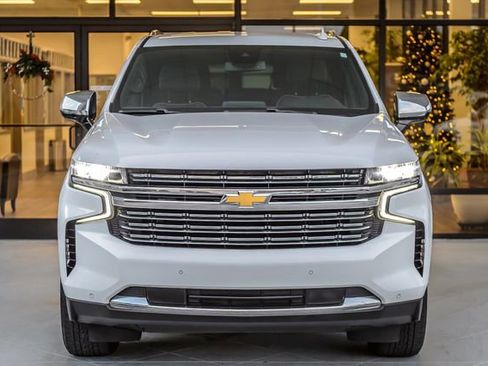 Used 2023 Chevrolet Suburban Premier image 5