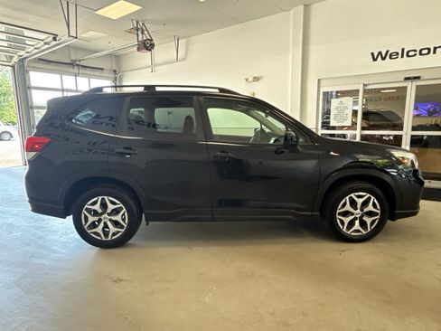 Used 2019 Subaru Forester Premium w/ All-Weather Package AWD/4WD image 7