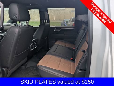 Used 2024 Chevrolet Silverado 3500 High Country w/ High Country Premium Package AWD/4WD image 9
