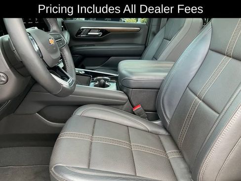 Used 2025 Chevrolet Suburban High Country AWD/4WD image 5