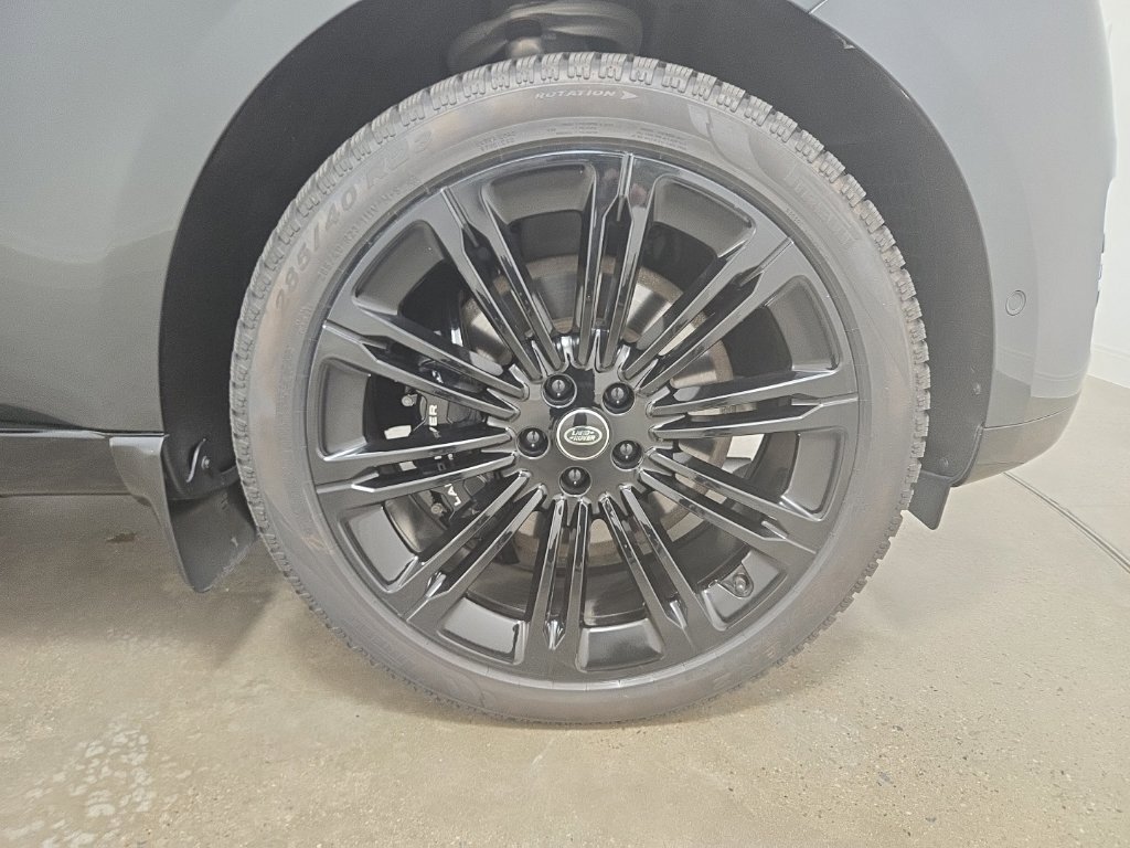 Certified 2025 Land Rover Range Rover SE AWD/4WD image 28