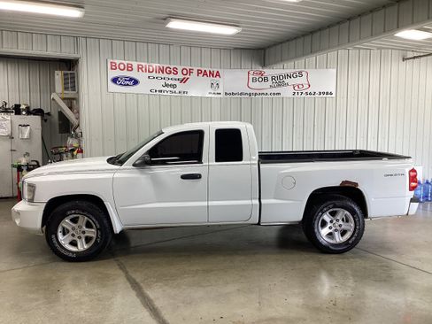 Used 2011 Dodge Dakota Big Horn RWD image 2