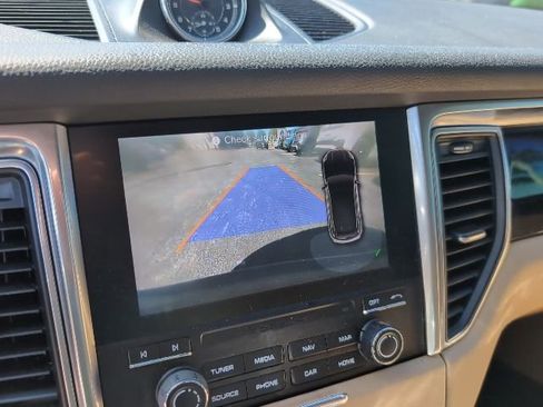 Used 2018 Porsche Macan image 17