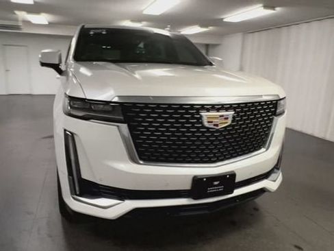 Used 2023 Cadillac Escalade Premium Luxury AWD/4WD image 3