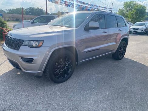 Used 2018 Jeep Grand Cherokee Altitude image 1