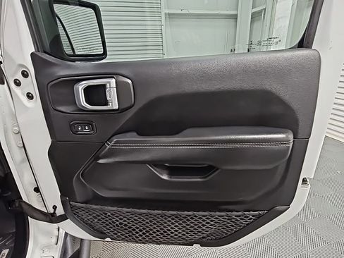 Used 2021 Jeep Wrangler Unlimited Sahara image 38