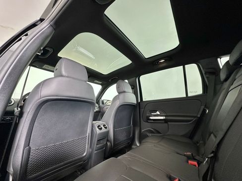 Used 2022 Mercedes-Benz GLB 250 4MATIC image 18