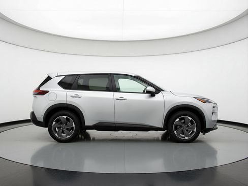 Used 2025 Nissan Rogue SV FWD image 11