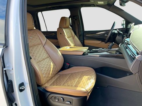 Used 2023 Cadillac Escalade ESV Sport w/ Touring Package AWD/4WD image 33