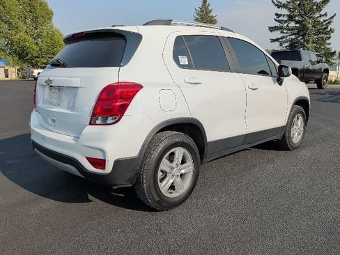 Used 2021 Chevrolet Trax LT w/ LT Convenience Package AWD/4WD image 3