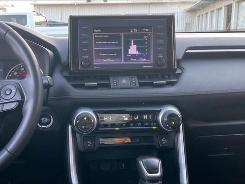 Used 2022 Toyota RAV4 XLE Premium image 7