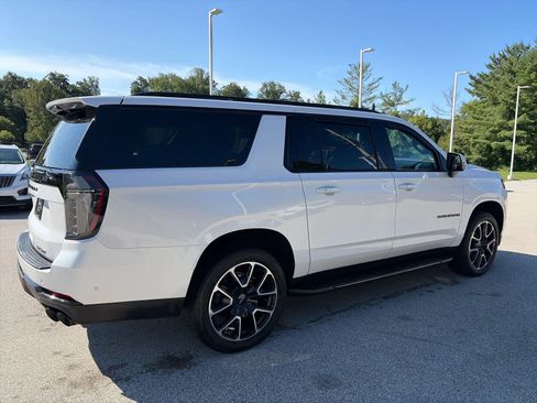 Used 2025 Chevrolet Suburban RST AWD/4WD image 4