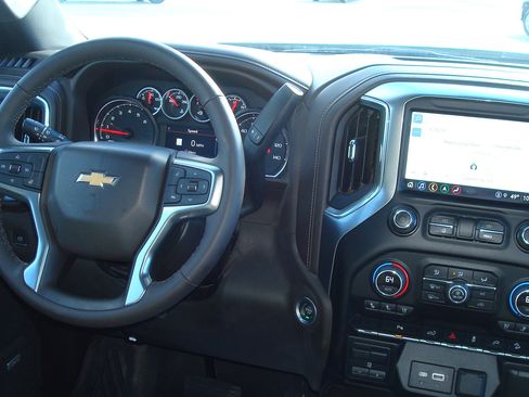 Used 2022 Chevrolet Silverado 1500 LTZ image 10