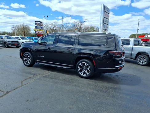 Used 2024 Jeep Wagoneer L Series III w/ Flexible Seating Group AWD/4WD image 4