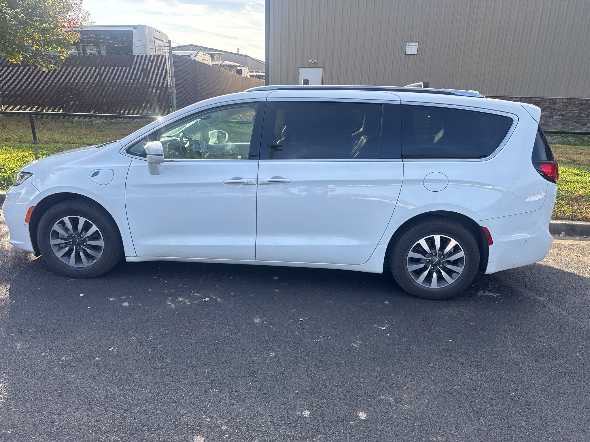 Used 2021 Chrysler Pacifica Touring-L FWD image 8