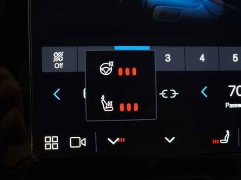 Certified 2025 Volvo XC40 B5 Core image 28