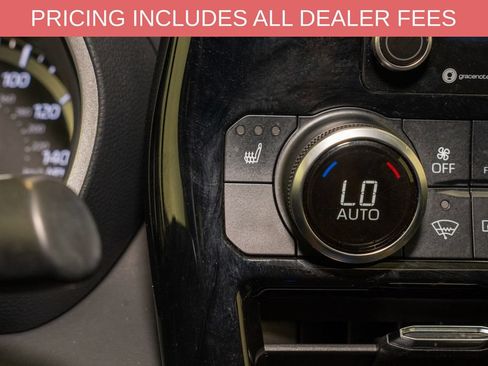 Used 2022 Toyota Highlander XLE AWD/4WD image 17