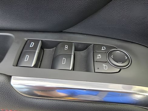 Used 2024 Chevrolet Traverse RS FWD image 28
