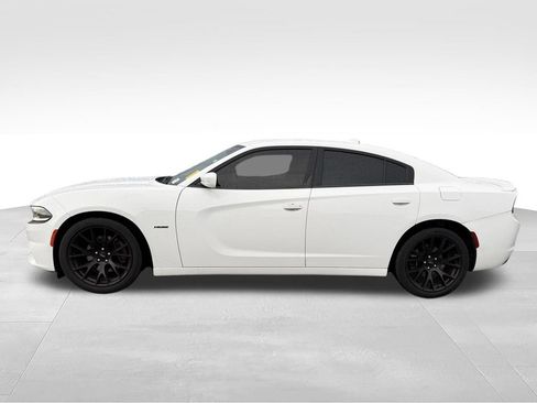 Used 2018 Dodge Charger R/T RWD image 2