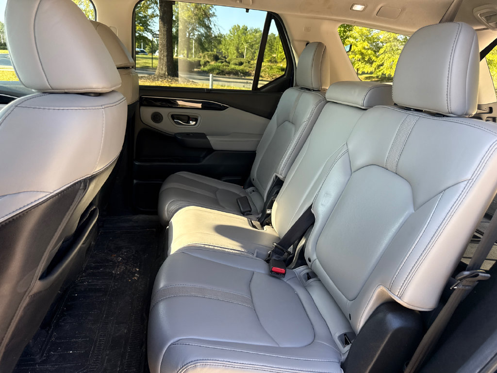 Used 2025 Honda Pilot EX-L image 32