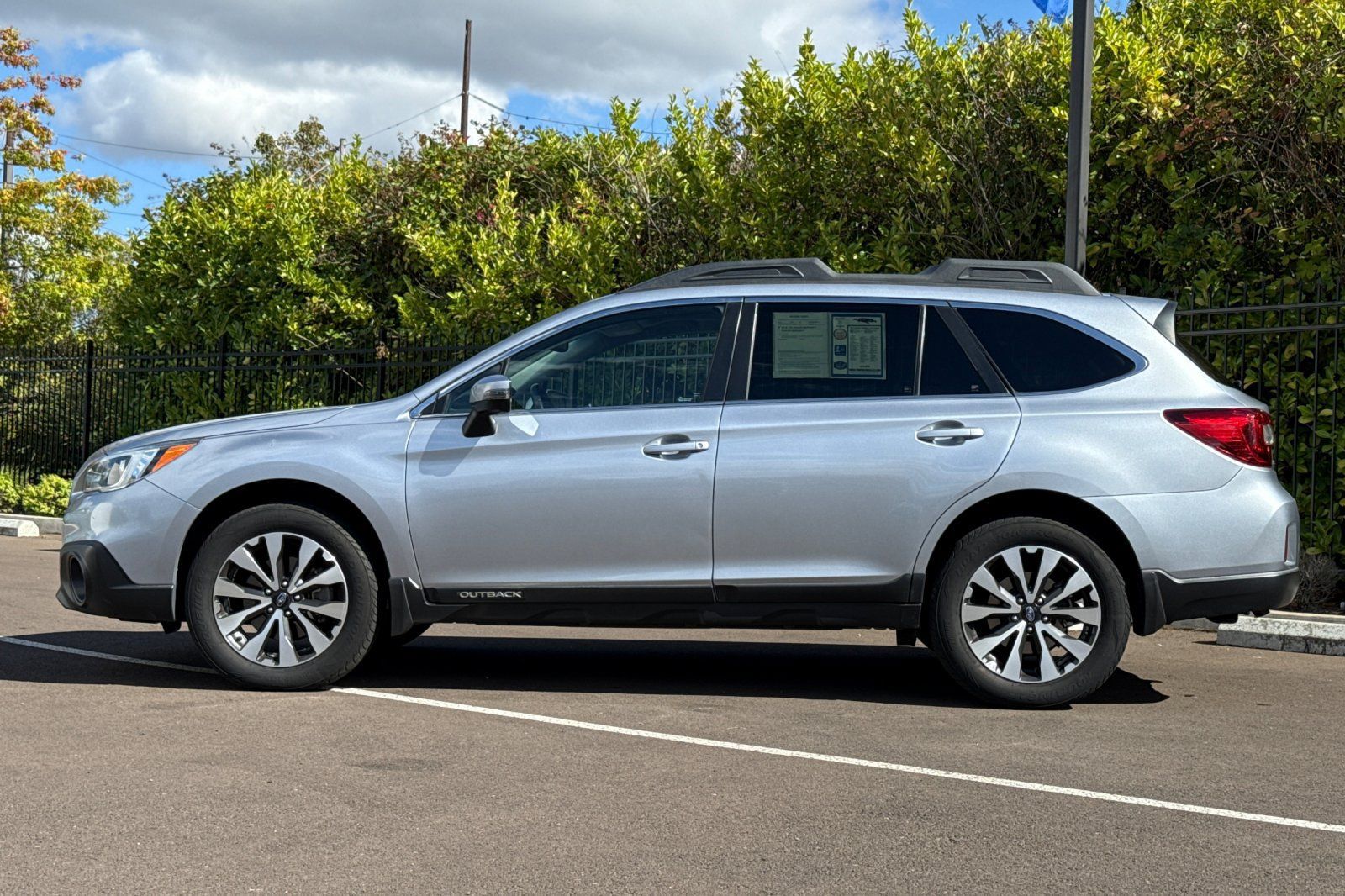 Used 2017 Subaru Outback 2.5i Limited w/ Popular Package #5 AWD/4WD image 7