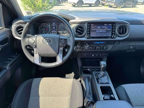 Used 2022 Toyota Tacoma TRD Off-Road AWD/4WD image 19
