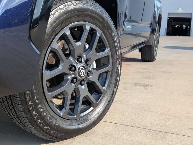 Used 2025 Toyota Tundra Platinum AWD/4WD image 2