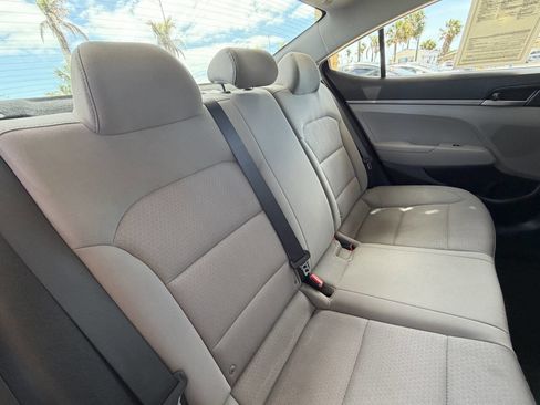 Used 2018 Hyundai Elantra SE w/ SE Connectivity Package 04 image 18