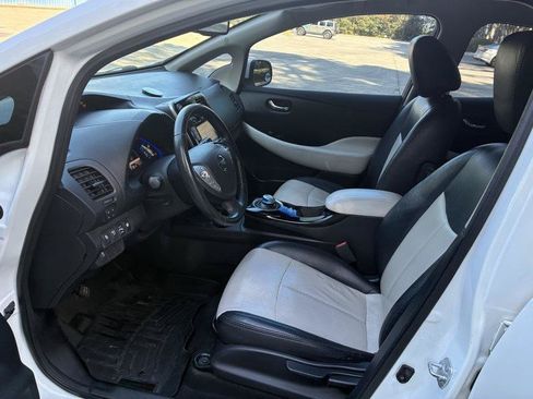Used 2014 Nissan Leaf SV w/ Premium Package FWD image 25
