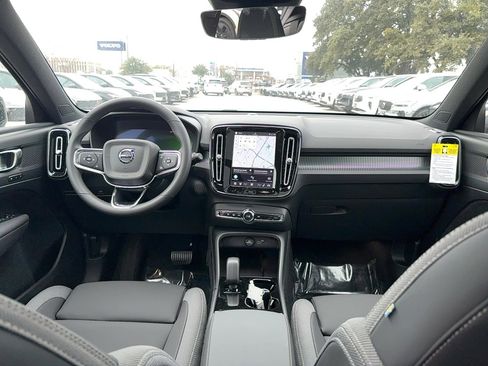 New 2026 Volvo EX40 Plus w/ Climate Package image 18