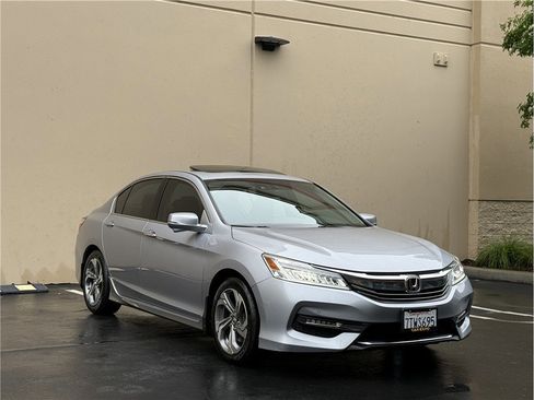 Used 2016 Honda Accord Touring image 1