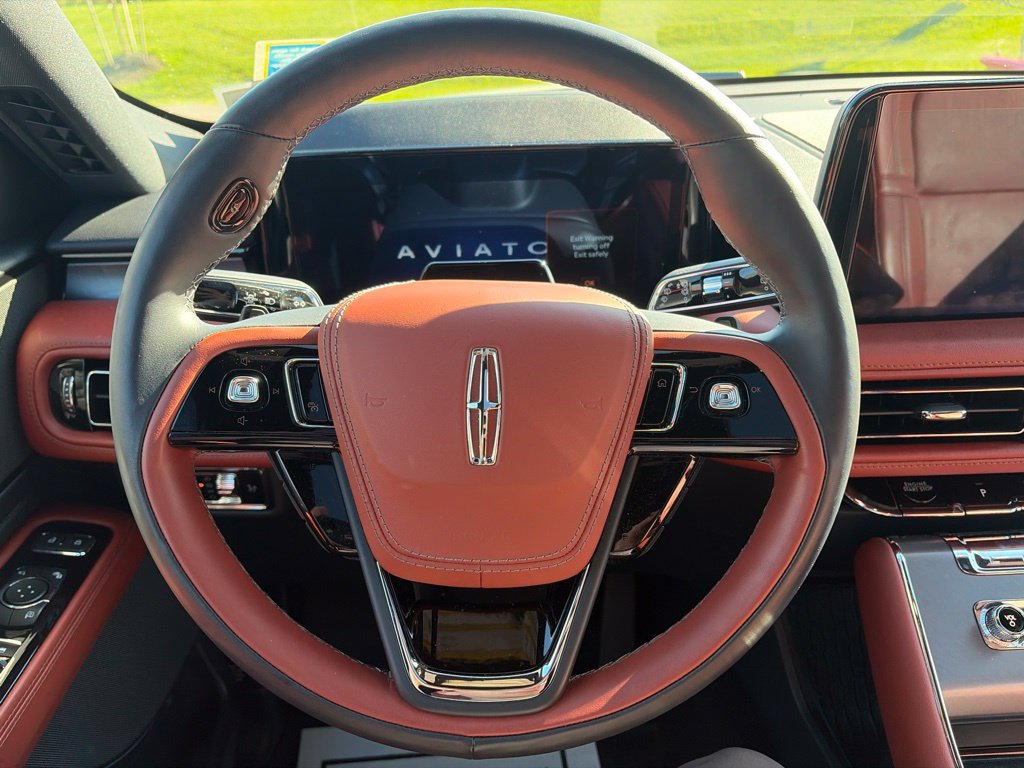 Used 2025 Lincoln Aviator Reserve w/ Jet Appearance Package AWD/4WD image 5