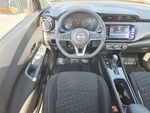 Used 2024 Nissan Kicks SV image 10