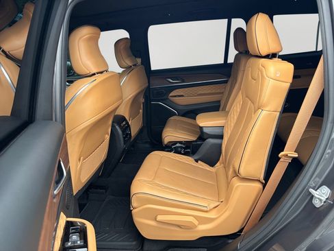 Used 2022 Jeep Grand Cherokee L Summit w/ Advanced Protech Group IV AWD/4WD image 15
