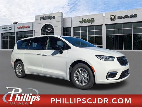 New 2026 Chrysler Pacifica Select image 1