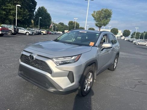 Used 2025 Toyota RAV4 XLE w/ Convenience Package FWD image 9