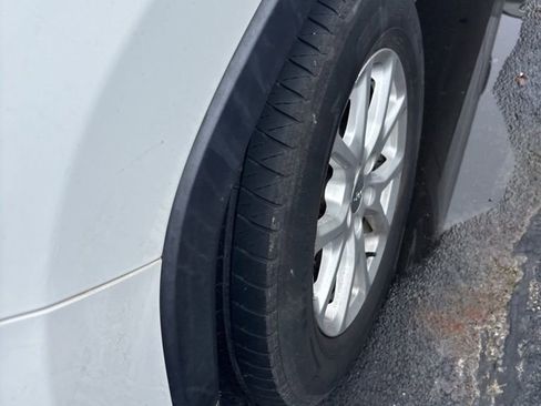 Used 2016 Jeep Cherokee Latitude w/ Cold Weather Group image 11