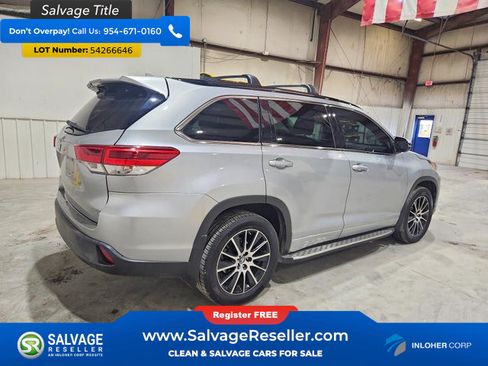 Used 2017 Toyota Highlander SE FWD image 4