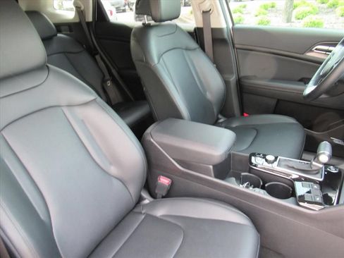 Used 2025 Kia Sportage SX FWD image 8