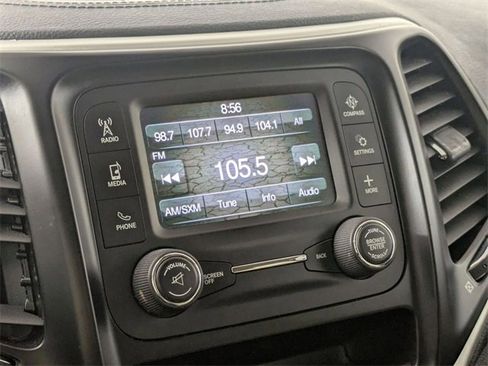 Used 2016 Jeep Cherokee Sport image 21