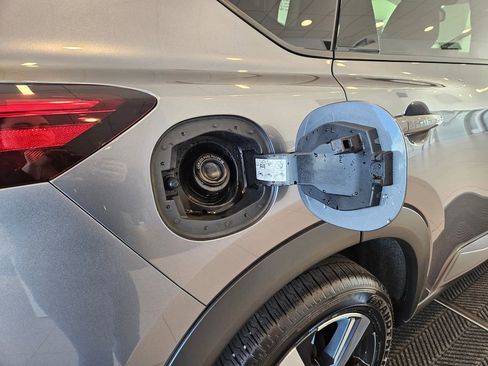 Certified 2025 Nissan Rogue SL image 32